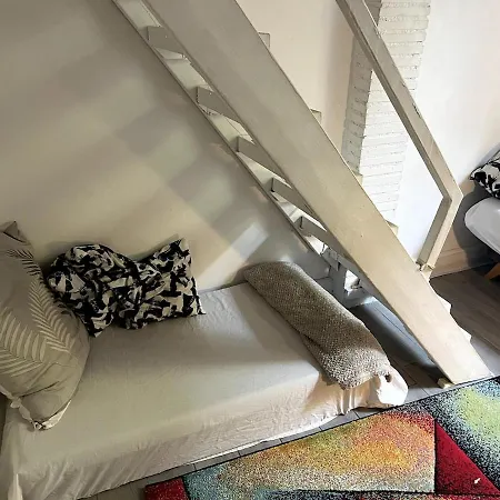 Apartamento Sleeps 5 - Budget-friendly Flat - And Cozy