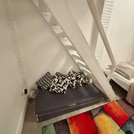 Apartamento Sleeps 5 - Budget-friendly Flat - And Cozy *